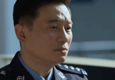 《燃罪》中内鬼的真实身份是谁，谁演的？